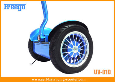 Le scooter de équilibrage d'individu électrique de 2 roues tiennent le transporteur personnel